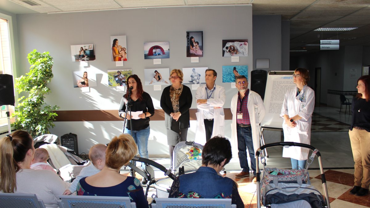 Inauguración de la exposición en el Hospital de Poniente.