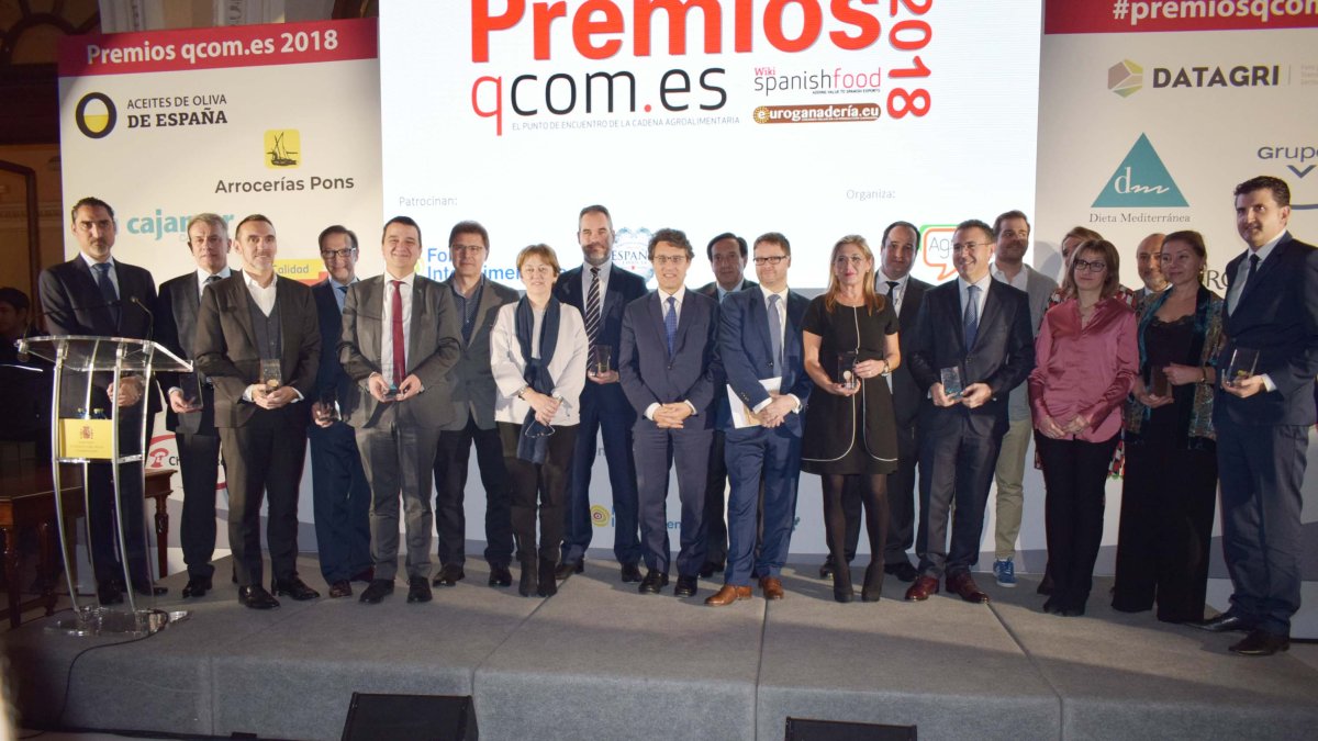 Foto de familia de los premiados en las diferentes categorías