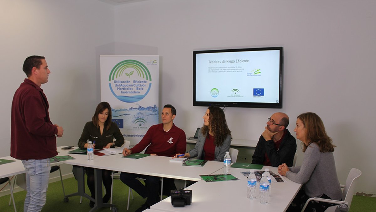Conferencia sobre la utilización eficiente del agua en cultivos hortícolas bajo invernadero.