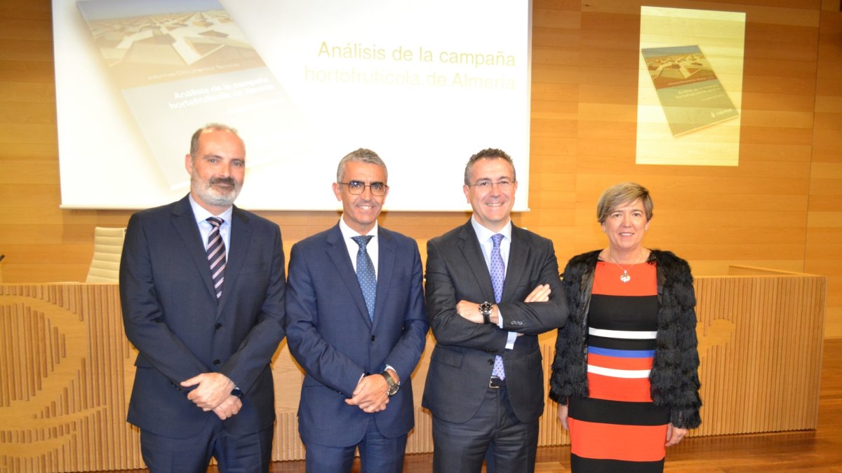 Responsables de Cajamar y Tecnova en la presentación del informe