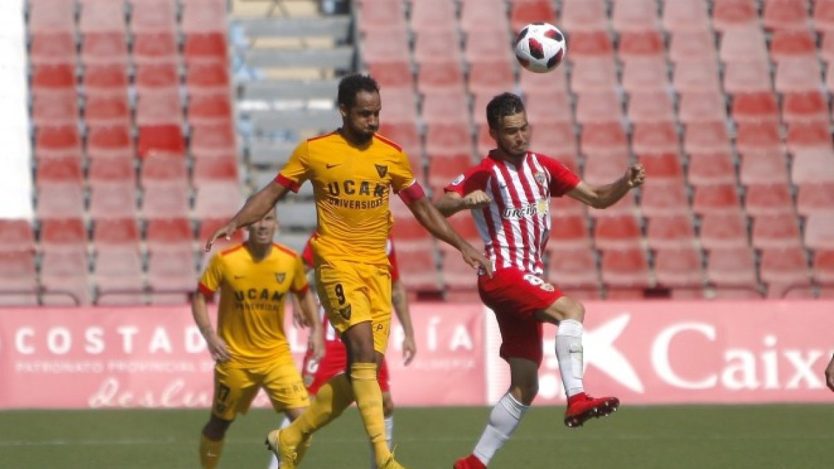 El Almería recupera a Fran Callejón.