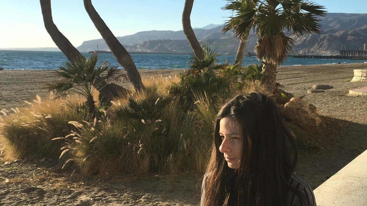 Camille Bordas disfrutando del Paseo Marítimo de Almería este fin de semana.