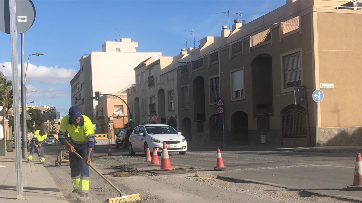 Trabajos previos al asfaltado en la Carretera de Níjar
