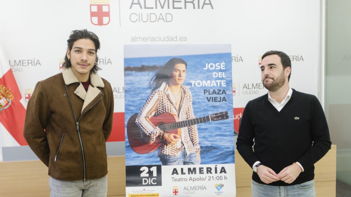 José del Tomate ayer junto al concejal de Cultura, Carlos Sánchez.