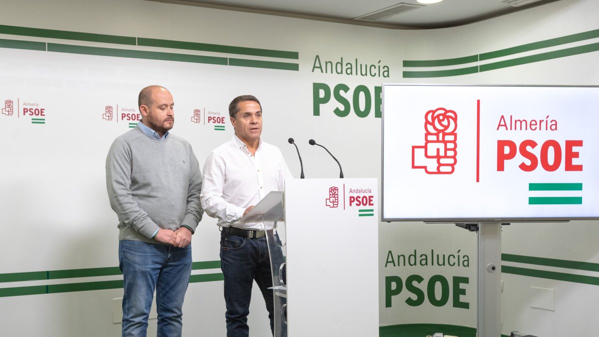 Antonio Martínez y Domingo Crisol, durante la rueda de prensa de este lunes.