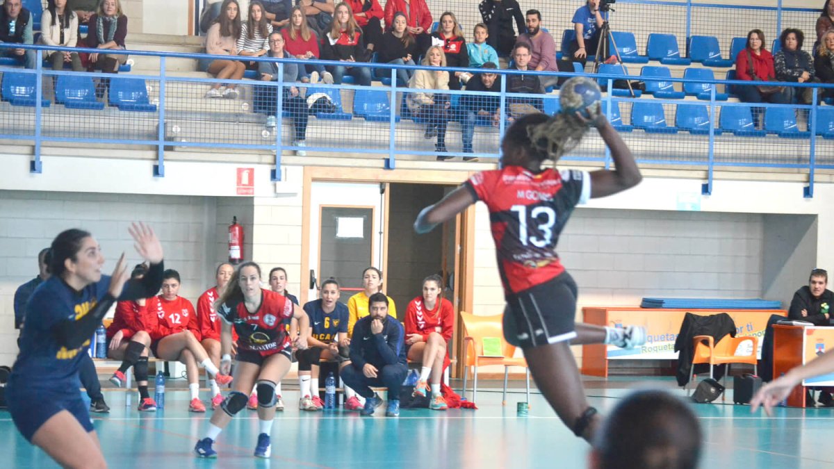 Una jugada del partido.