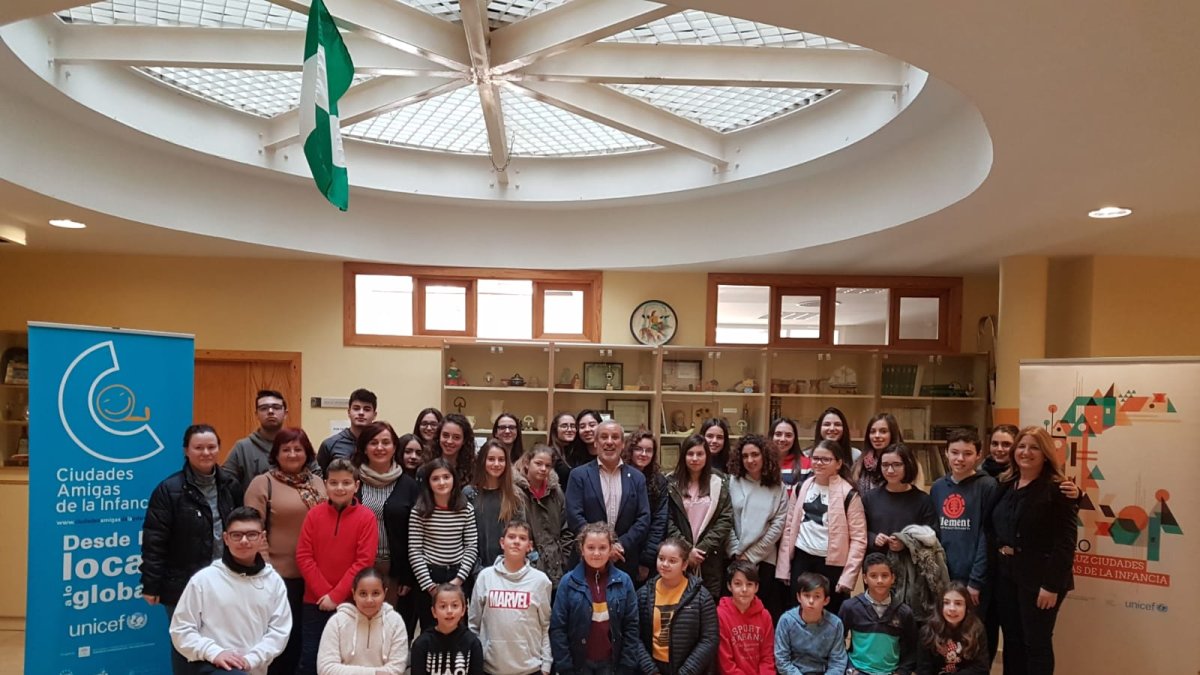 Autoridades con los componentes de los consejos en Vera.