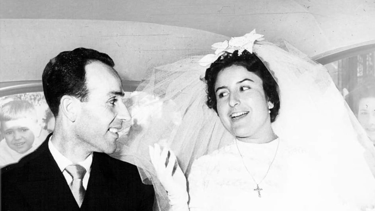 Ginés Parra y Lola Córdoba se dieron su primer beso en su boda tras ocho años juntos.