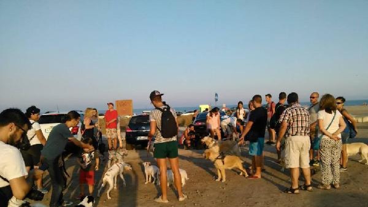 el paraje de las Palmerillas fue el espacio elegido para la primera reunión de los vecinos.