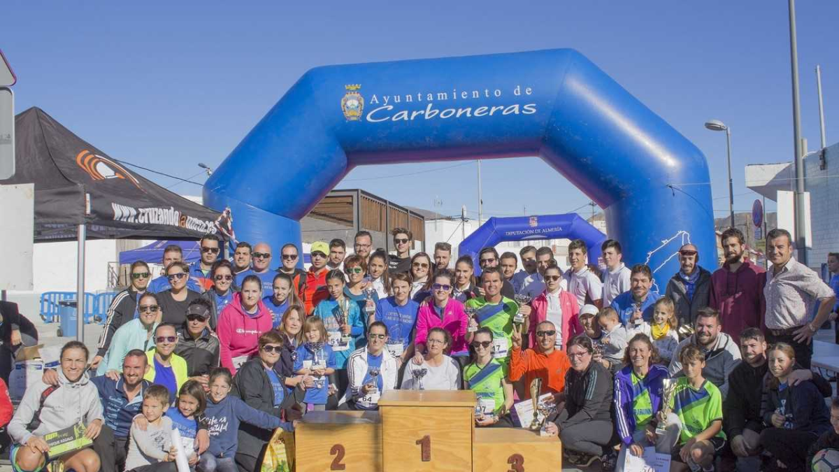 Los corredores toman la salida en la pasada edición.