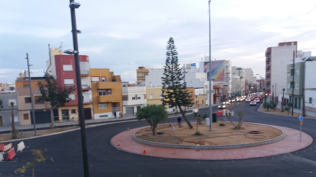 La nueva rotonda ya está abierta al tráfico.