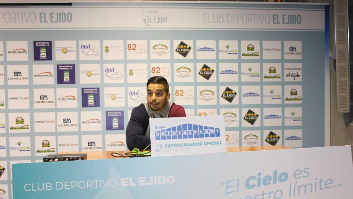 Tomás en la sala de prensa de Santo Domingo.