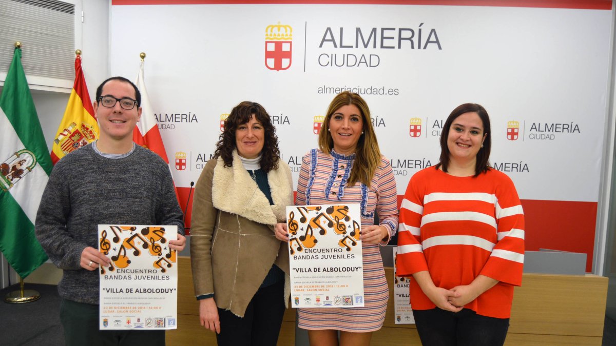 La concejala de Promoción de la Ciudad, Carolina Lafita, y la alcaldesa de la localidad, Sonia Guil, han presentado la actividad.