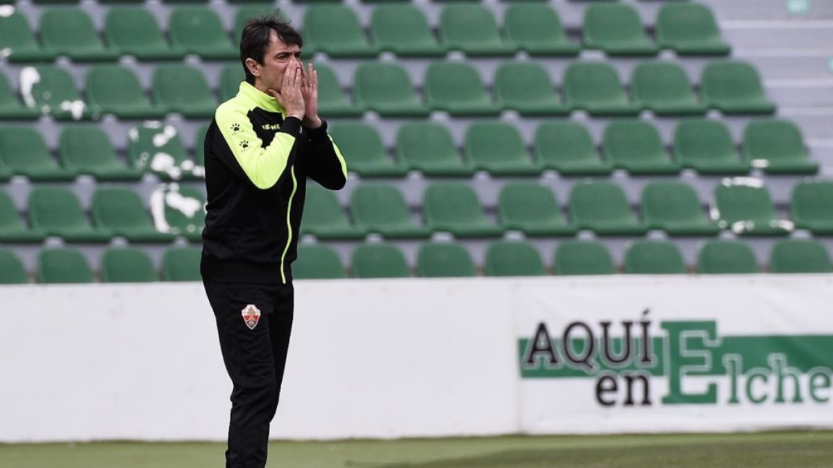 Pacheta es el entrenador que ascendió al Elche en verano.