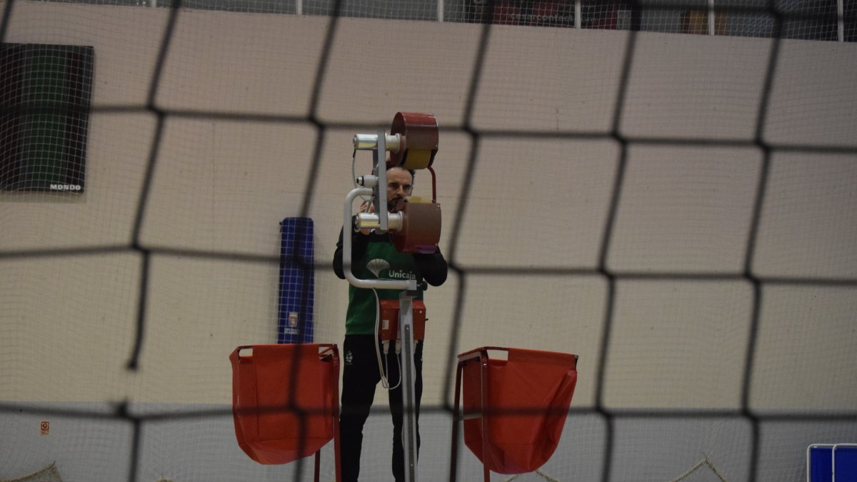 Manolo Berenguel en el entrenamiento de Unicaja.