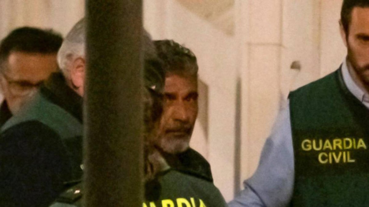 Bernardo Montoya, conducido por la Guardia Civil.