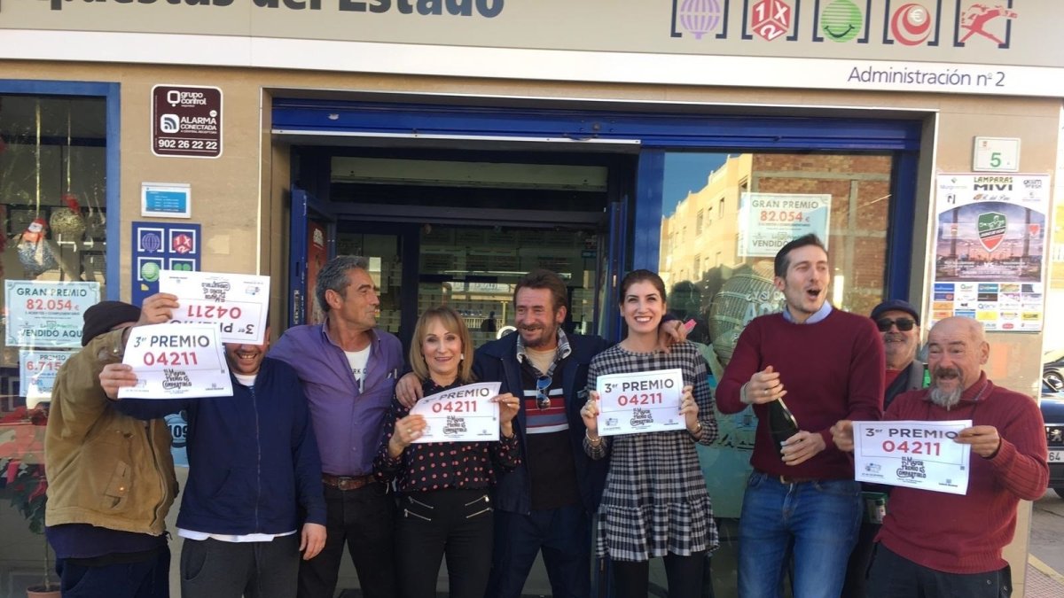 CELEBRACIÓN del tercer premio vendido en Vícar.
