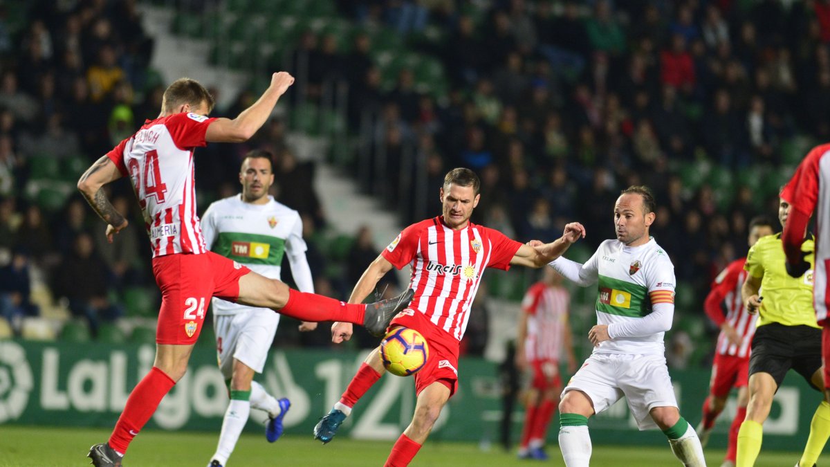 El Almería empató en Elche y sigue en buena dinámica.