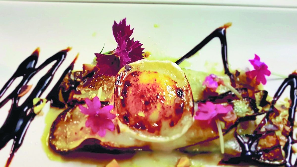 Ejemplo de milhoja de calabacín rellena de queso de cabra y foie.