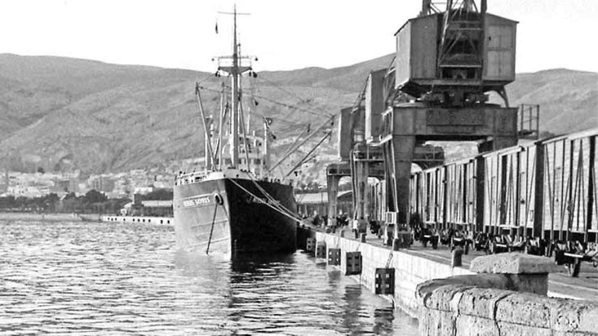 A lo largo de 50 años Almería fue cambiando y con ella las distintas generaciones de niños que la habilitaron.