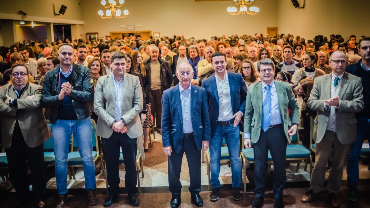 Foto de familia en la copa de Navidad del PP.