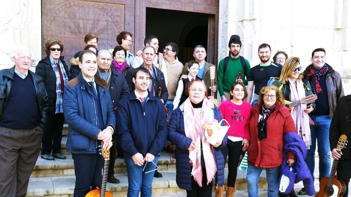 Foto de familia en la parroquia de San Isidoro