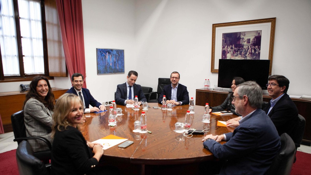 Comisión negociadora PP-Ciudadanos para gobernar la Junta de Andalucía tras los resultados de las elecciones del pasado 2 de diciembre.
