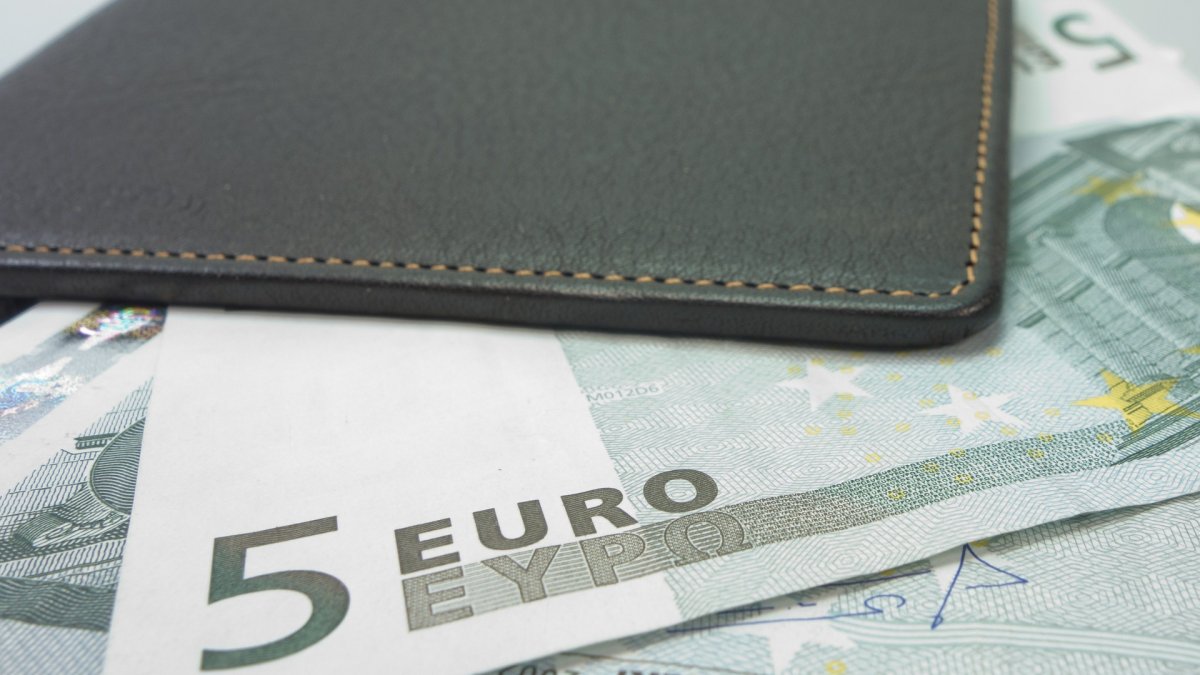 La cartera perdida contenía 1.000 euros.
