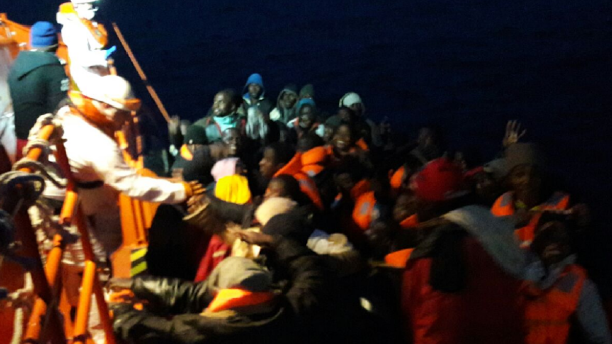 Uno de los rescates realizados por Salvamento Marítimo de noche.