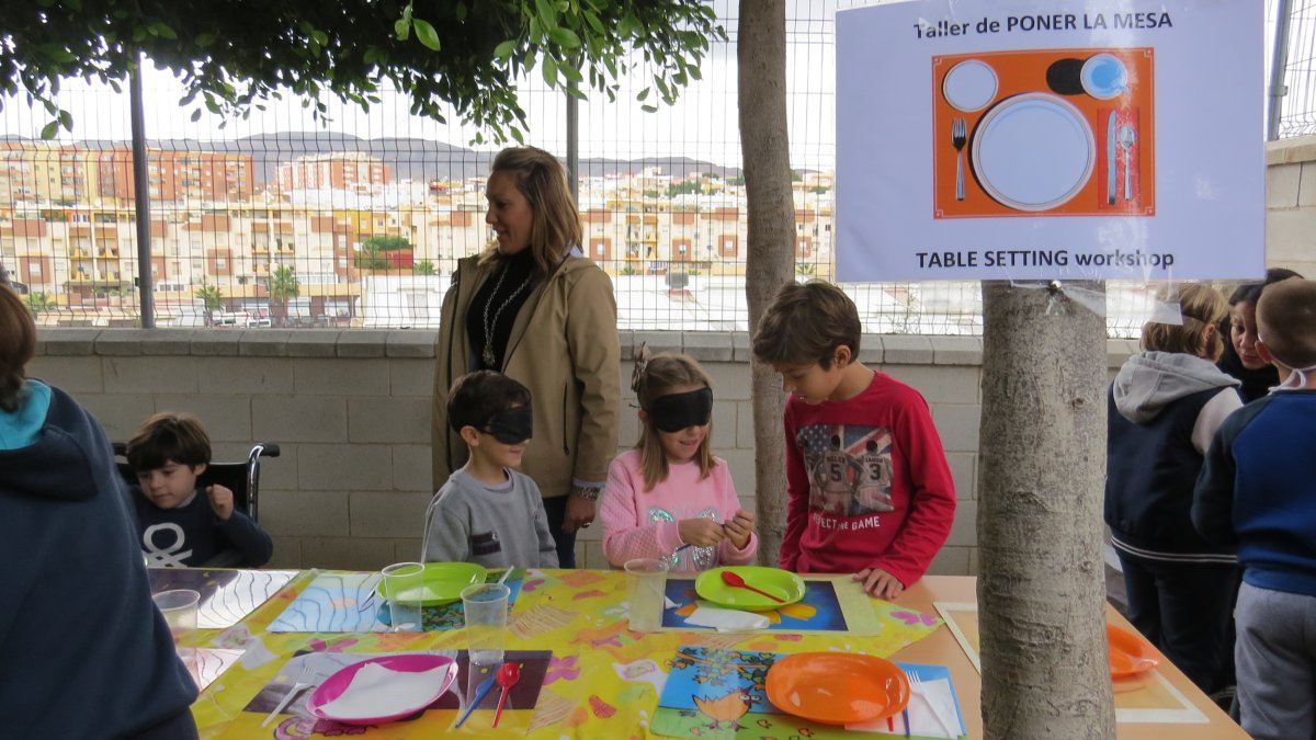 El alumnado realizó actividades poniéndose en la piel de personas con discapacidad.