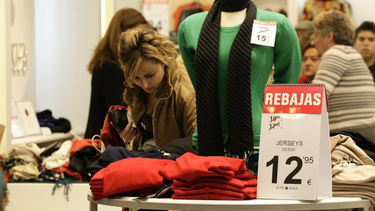 Muchos aprovecharán las rebajas para la compra de regalos.