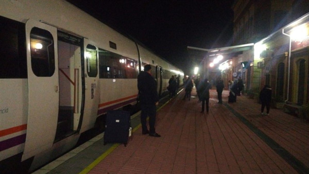 La avería del tren en Navalmoral de la Mata fue noticia ayer de ámbito nacional.