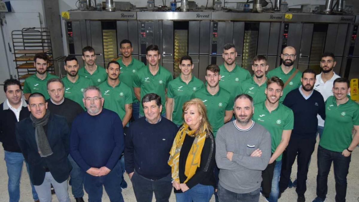 La familia ahorradora en la Panadería del Rosal.