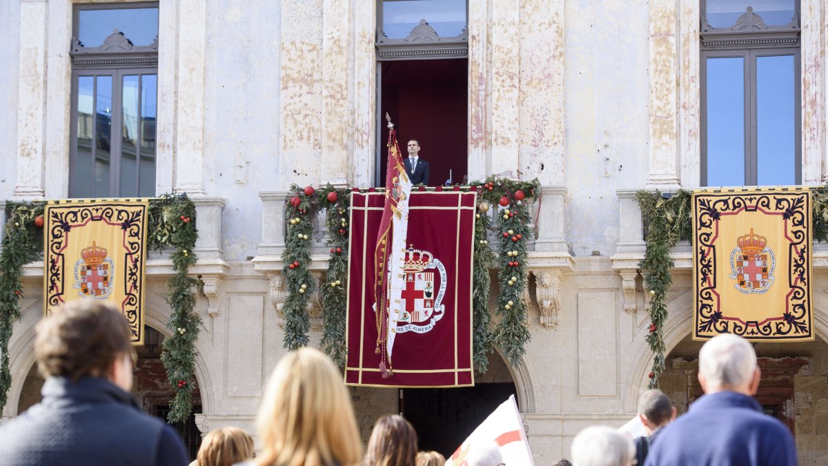 Balcón central del edificio del Ayuntamiento el pasado 26 de diciembre
