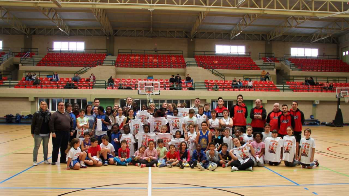 El baloncesto solidario de Roquetas nunca falla.