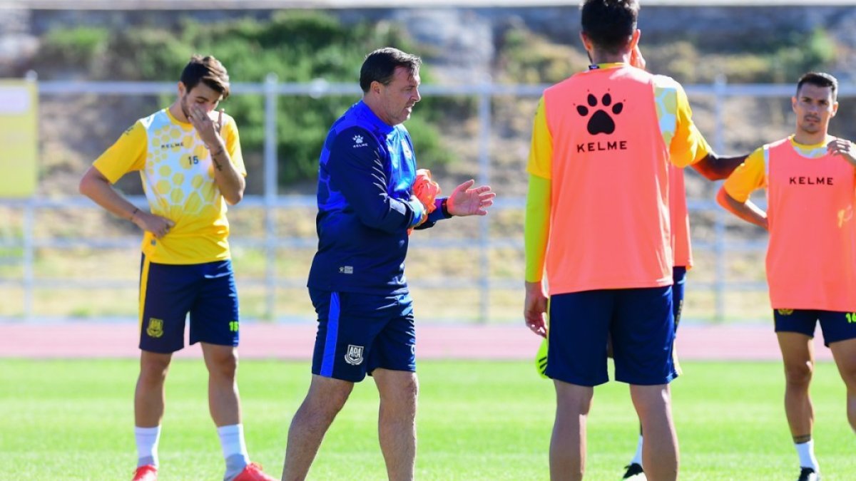 Cristóbal Parralo, míster del Alcorcón.