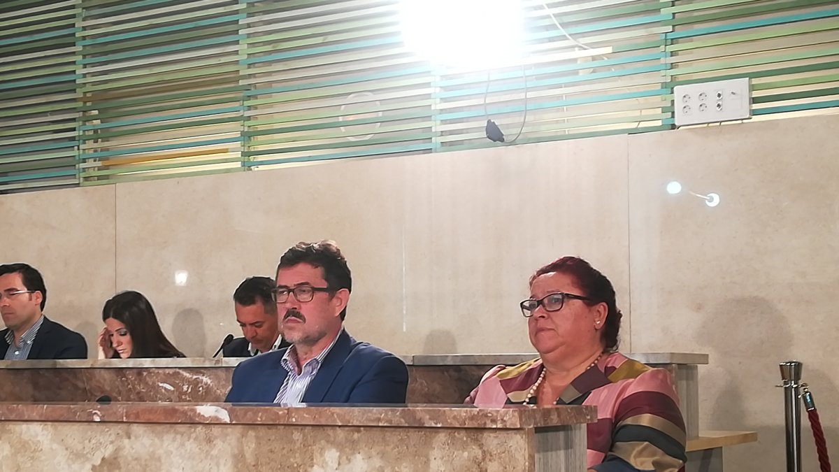 Rafael Esteban junto a Amalia Román en una sesión plenaria