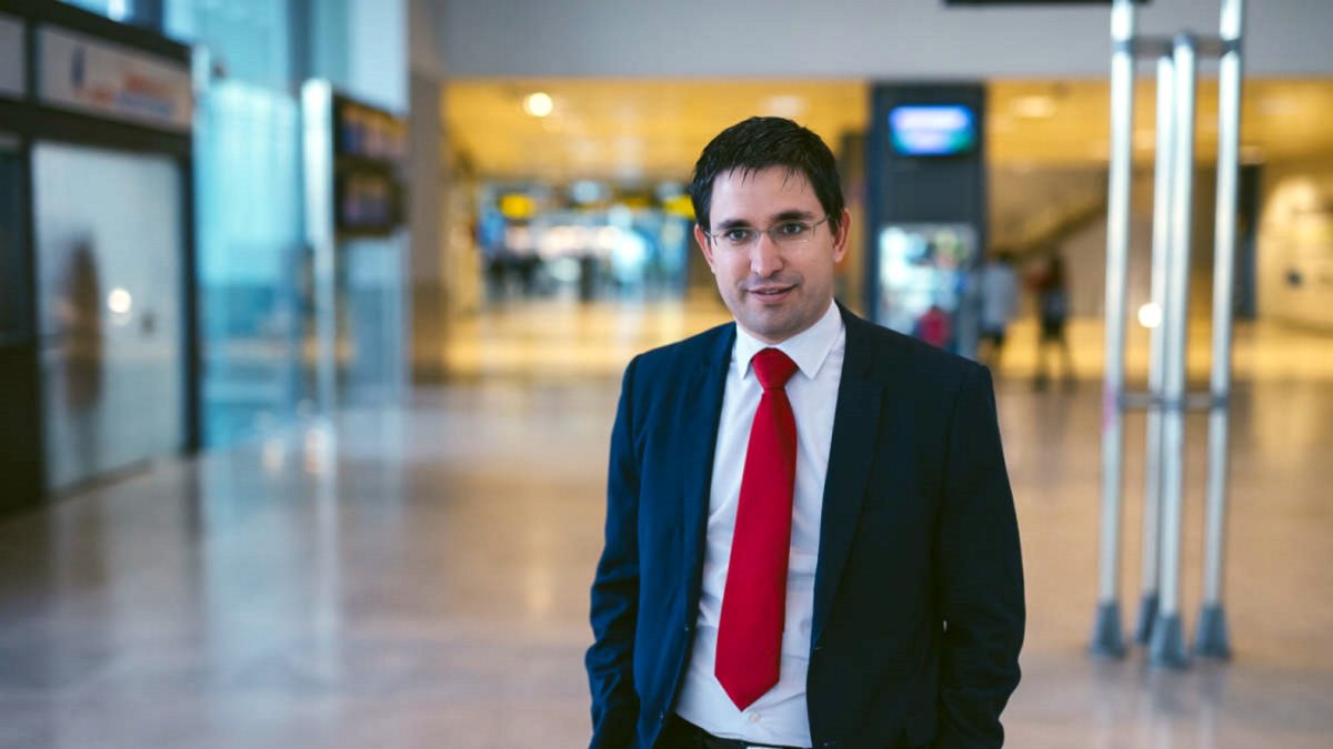 Joaquín rodríguez Guerrero  es  el director de aeropuerto más joven de España de la red de Aena.