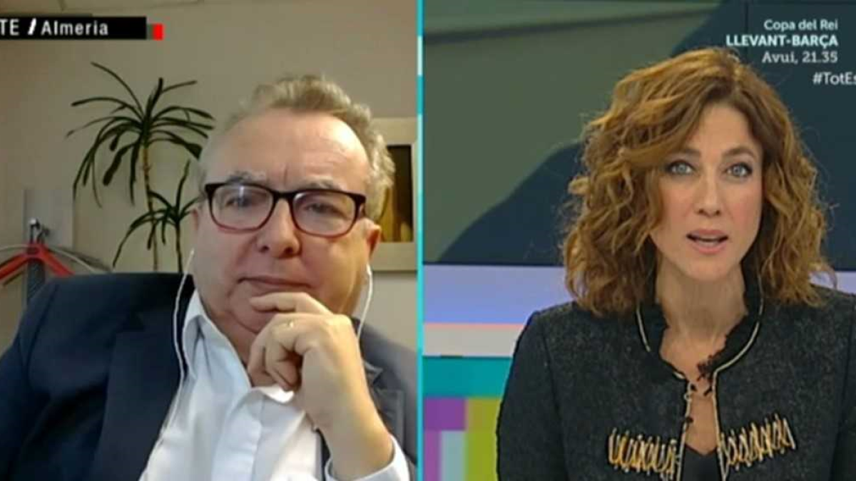 Pedro Manuel de la Cruz, con Elena García, durante su entrevista en TV3