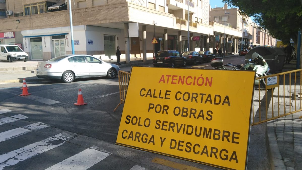 Señalización de la calle cortada al tráfico