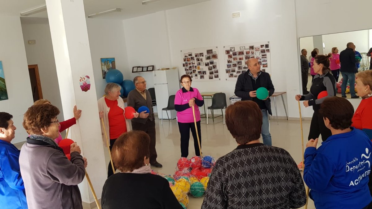 Entrega del material deportivo.