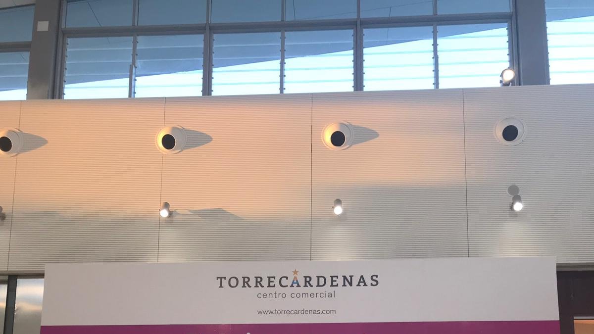 Cartel que anuncia la próxima apertura en el C.C. Torrecárdenas