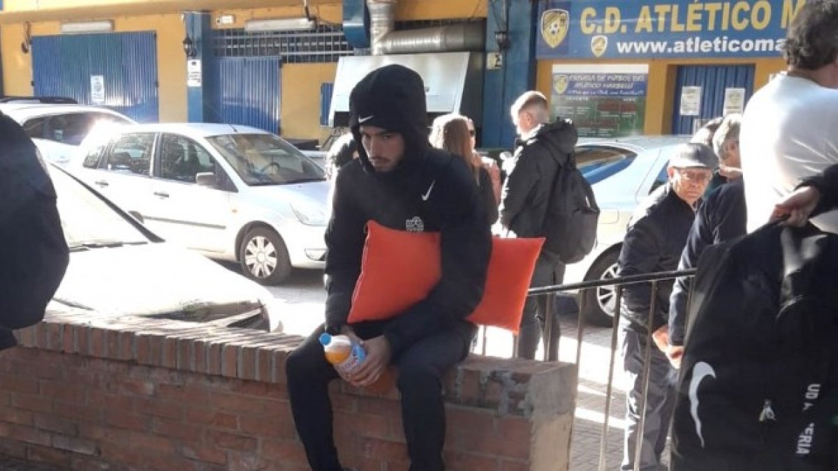 Callejón, uno de los afectados, espera el momento de realizar el viaje de vuelta a Almería.