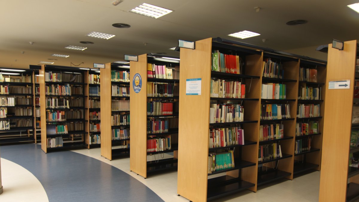 La biblioteca abrirá los siete días de la semana en época de exámenes.