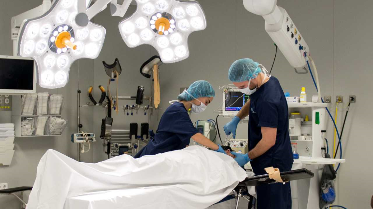 Una intervención en el Hospital Mediterráneo.
