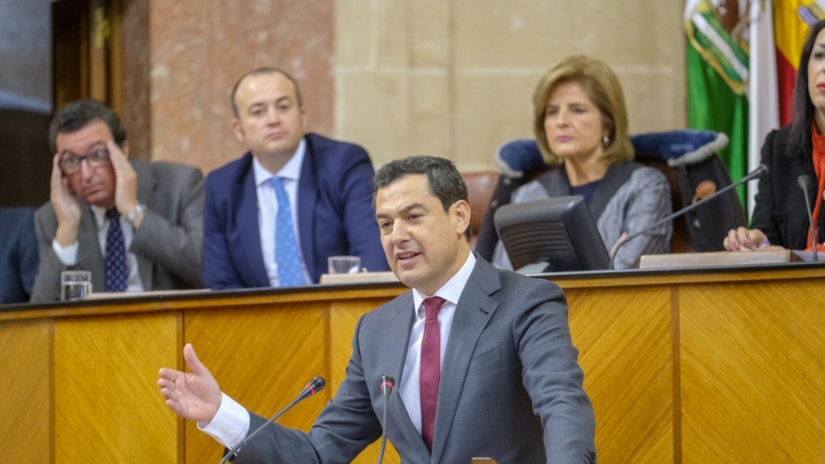 Juan Manuel Moreno Bonilla, en el Pleno de hoy en el Parlamento.