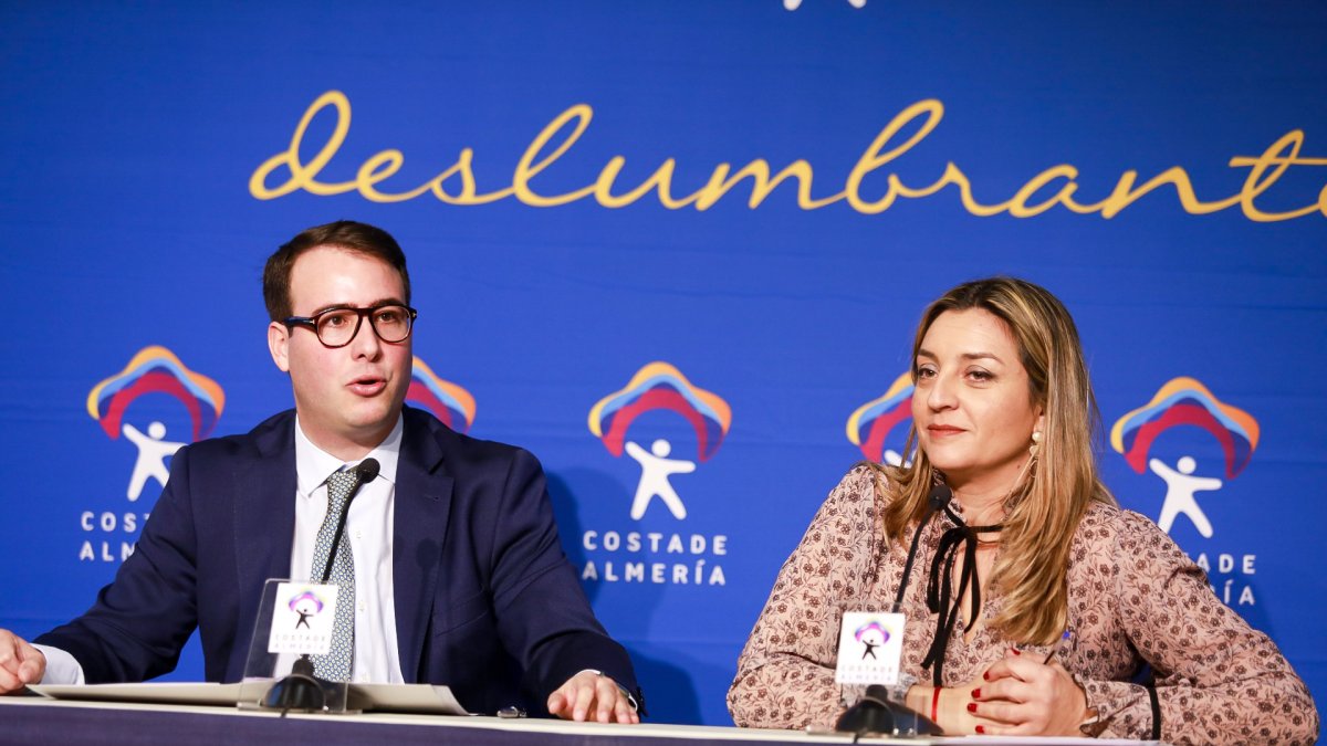 Fernando Giménez y Mª del Mar López Asensio, diputados de Turismo y Agricultura.