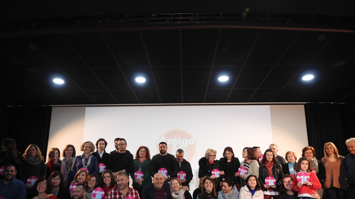 Foto de familia con participantes, ganadores y Gobierno local.