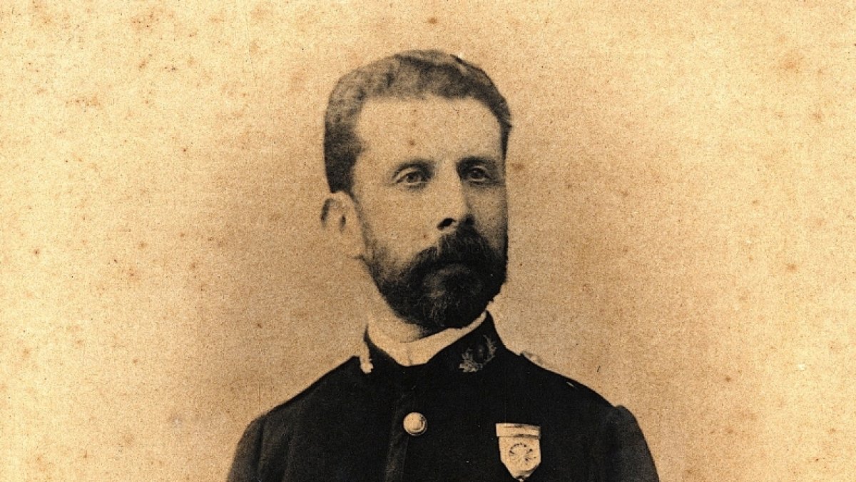 El almeriense Rafael Torres con traje de gala militar y sus condecoraciones.