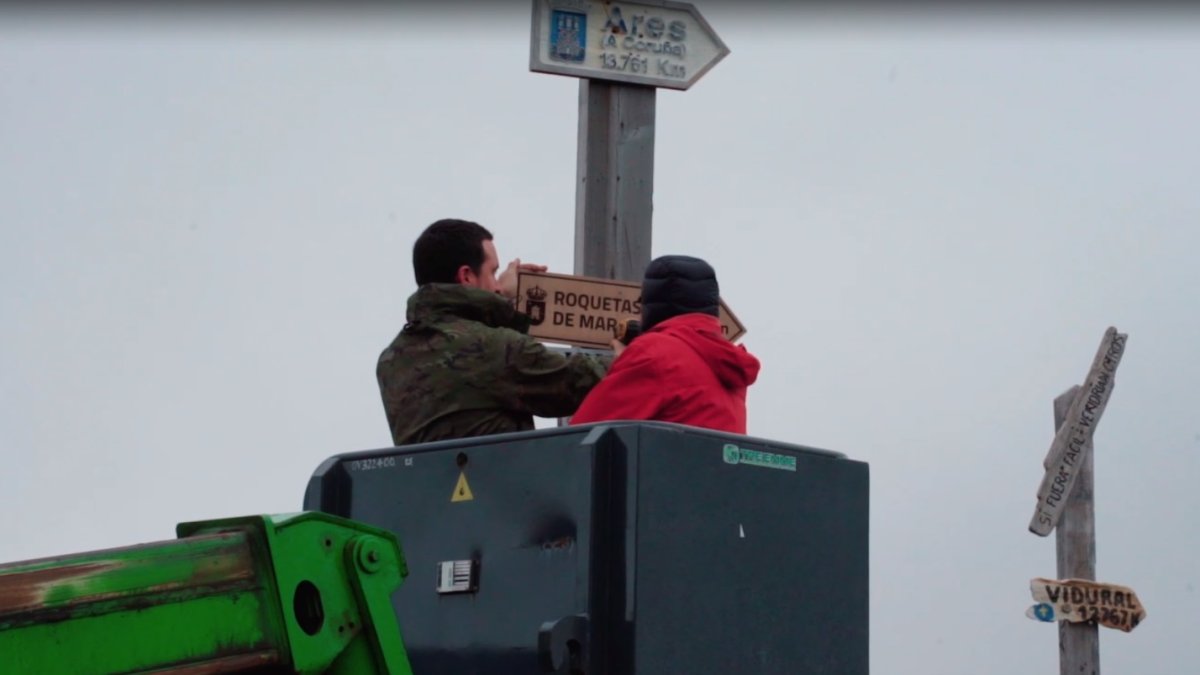 Colocación de placa kilométrica de Roquetas de Mar en la Antártida.
